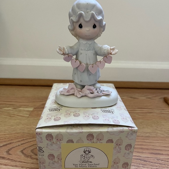 Precious Moments You Have Touched So Many Hearts 1983 - Picture 1 of 3